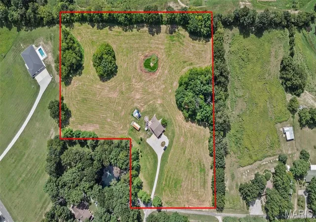 Photo 3 of Single family home for sale at 6730 Cardinal Dr, Waterloo, IL 62298 | MLS# MIS26055583 | Listing updated on 2026-10-05