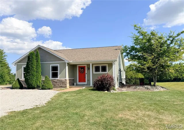 Photo 4 of Single family home for sale at 6730 Cardinal Dr, Waterloo, IL 62298 | MLS# MIS26055583 | Listing updated on 2026-10-05