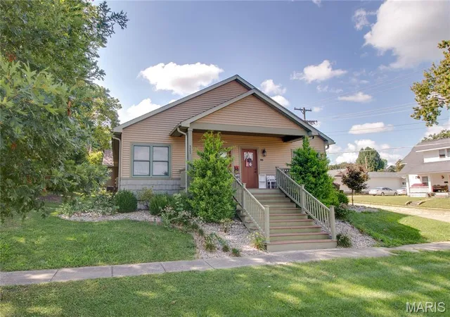Photo 2 of Condo for sale at 327 W Adams St, Pittsfield, IL 62363 | MLS# MIS26055584 | Listing updated on 2026-09-22