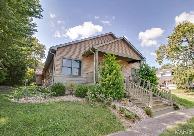 Photo 3 of Condo for sale at 327 W Adams St, Pittsfield, IL 62363 | MLS# MIS26055584 | Listing updated on 2026-09-22
