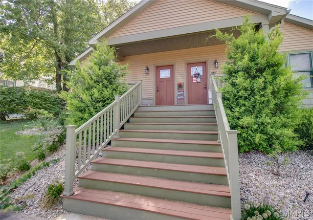Photo 3 of Condo for sale at 327 W Adams St, Pittsfield, IL 62363 | MLS# MIS26055584 | Listing updated on 2026-09-22
