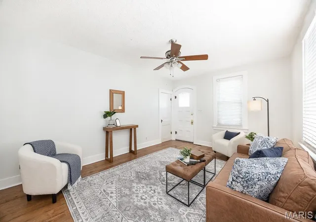 Photo 4 of Single family home for sale at 220 S Myrtle St, Edwardsville, IL 62025 | MLS# MIS26055585 | Listing updated on 2026-10-11
