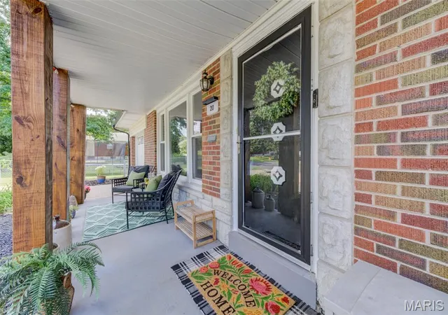 Photo 4 of Sale Pending at 20 Alpha Dr, Florissant, MO 63031 | MLS# MIS26055588 | Listing updated on 2026-09-01