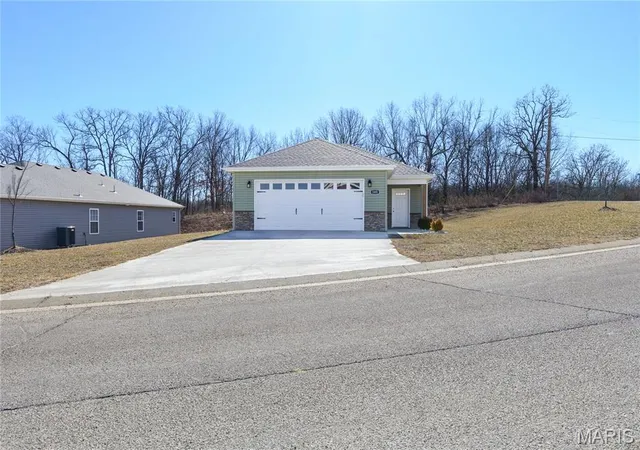 3rd image of 105 Daniels Ct, St Robert, MO 65584 | MLS# MIS26055590