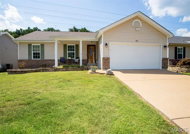 Photo 1 of Sale Pending at 921 San Luis Dr, Fenton, MO 63026 | MLS# MIS26055593 | Listing updated on 2026-09-02