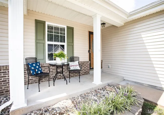Photo 2 of Sale Pending at 921 San Luis Dr, Fenton, MO 63026 | MLS# MIS26055593 | Listing updated on 2026-09-02