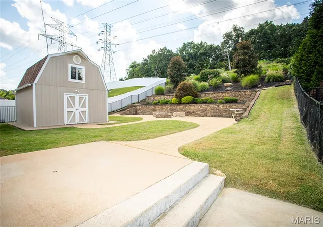 Photo 3 of Sale Pending at 921 San Luis Dr, Fenton, MO 63026 | MLS# MIS26055593 | Listing updated on 2026-09-02
