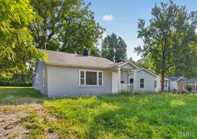 Photo 2 of Single family home for sale at 821 Howell Ave, East Saint Louis, IL 62206 | MLS# MIS26055598 | Listing updated on 2026-09-03