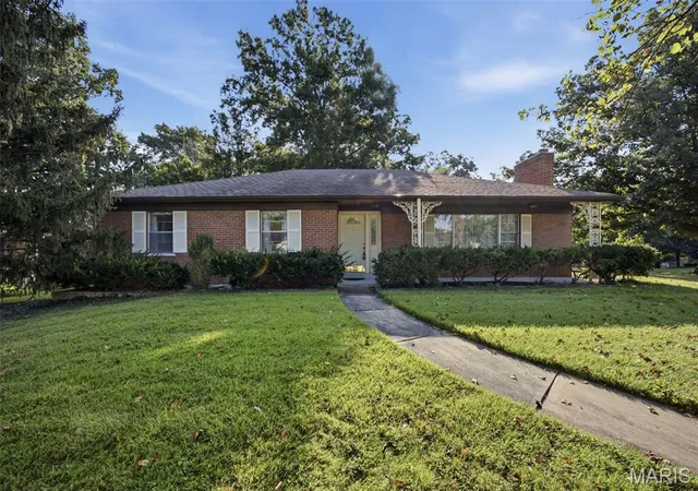 Photo 1 of Sale Pending at 1400 Christine Ave, Des Peres, MO 63131 | MLS# MIS26055600 | Listing updated on 2026-10-04