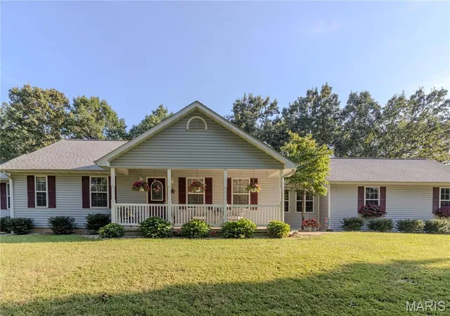 Photo 1 of Sale Pending at 484 Dunham Rd, Saint James, MO 65559 | MLS# MIS26055602 | Listing updated on 2026-09-28
