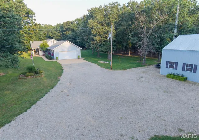 Photo 3 of Sale Pending at 484 Dunham Rd, Saint James, MO 65559 | MLS# MIS26055602 | Listing updated on 2026-09-28