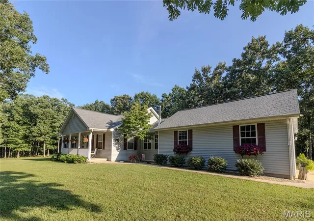 Photo 4 of Sale Pending at 484 Dunham Rd, Saint James, MO 65559 | MLS# MIS26055602 | Listing updated on 2026-09-28