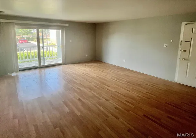 Listing Photo 4 - Condo for sale in building located at 12114 Natural Brg Rd, Bridgeton, MO 63044 - Unit #H