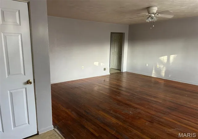 Photo 3 of Single family home for sale at 1601 Foster Dr, Belleville, IL 62226 | MLS# MIS26055614 | Listing updated on 2026-08-31