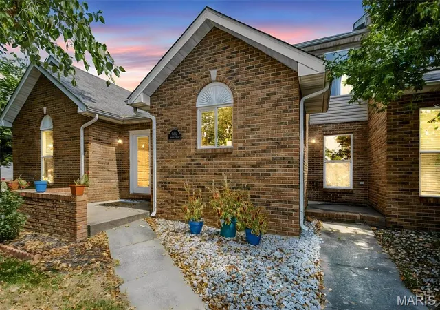 Photo 2 of Townhouse for sale at 1003 Angela Ct, Jerseyville, IL 62052 | MLS# MIS26055617 | Listing updated on 2026-08-31