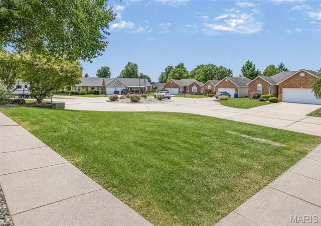 Photo 49 of Townhouse for sale at 1003 Angela Ct, Jerseyville, IL 62052 | MLS# MIS26055617 | Listing updated on 2026-08-31