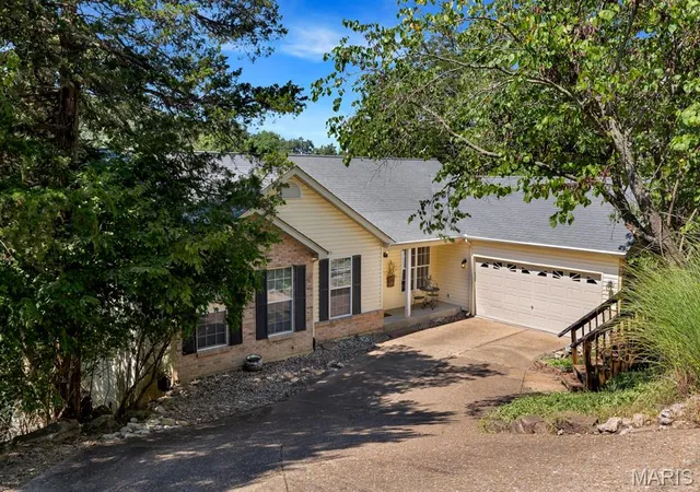 Photo 2 of Single family home for sale at 1378 S Lake Sherwood Dr, Marthasville, MO 63357 | MLS# MIS26055622 | Listing updated on 2026-09-21