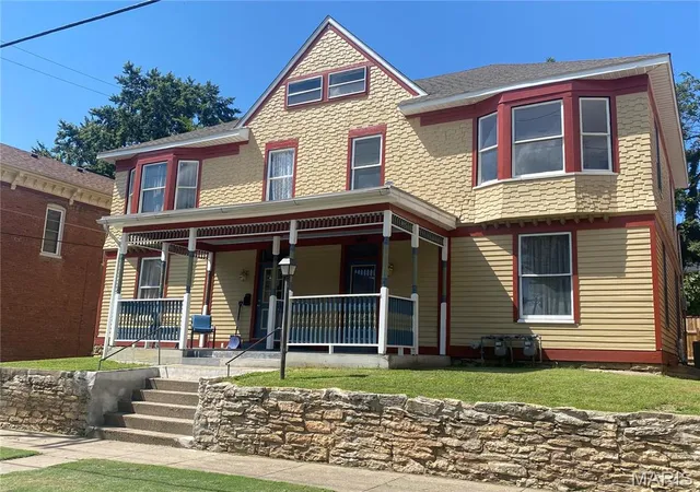 1st image of 608 610 Center St, Hannibal, MO 63401 | MLS# MIS26055626