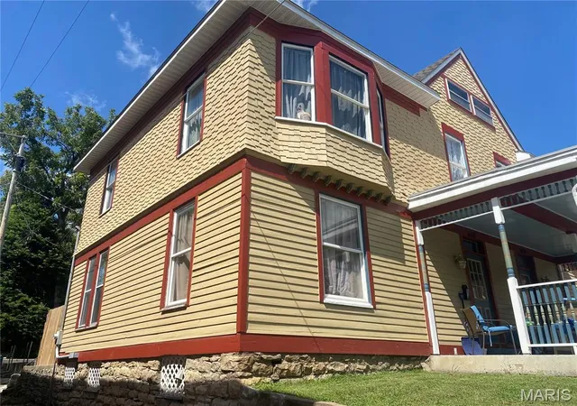 3rd image of 608-610 Center St, Hannibal, MO 63401 | MLS# MIS26055626