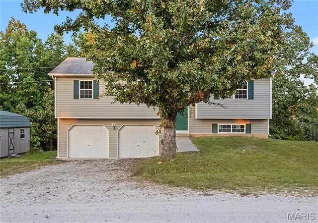 Photo 2 of Single family home for sale at 23226 Topo Dr, Saint Robert, MO 65584 | MLS# MIS26055628 | Listing updated on 2026-09-29