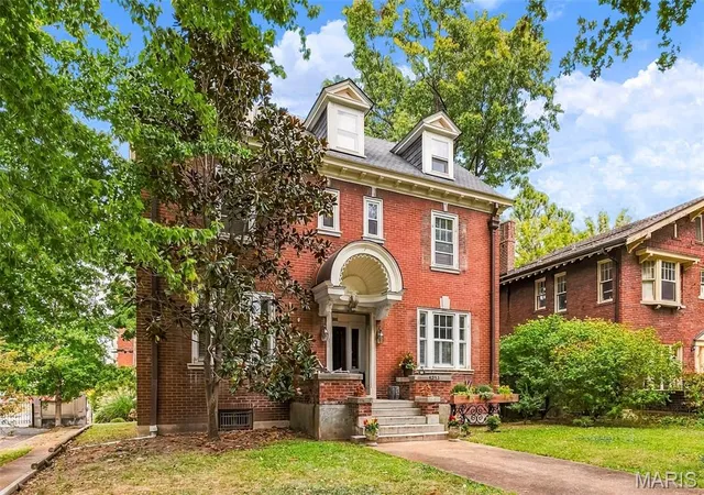 Photo 1 of Single family home for sale at 6253 Washington Ave, University City, MO 63130 | MLS# MIS26055629 | Listing updated on 2026-10-05