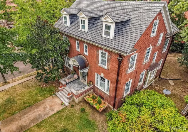 Photo 2 of Single family home for sale at 6253 Washington Ave, University City, MO 63130 | MLS# MIS26055629 | Listing updated on 2026-10-05