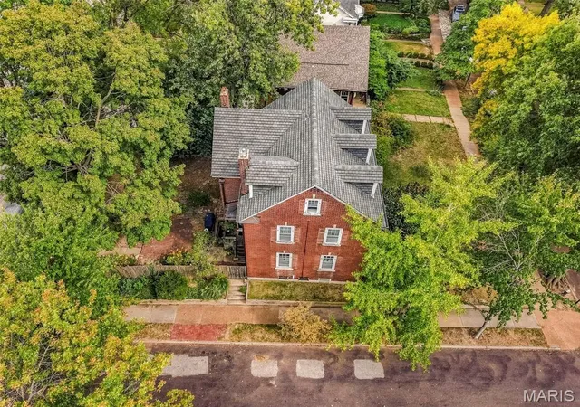 Photo 3 of Single family home for sale at 6253 Washington Ave, University City, MO 63130 | MLS# MIS26055629 | Listing updated on 2026-10-05