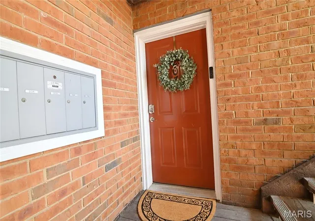 Photo 2 of Sale Pending at 1963 Greenpoint Dr #203, St Louis, MO 63122 | MLS# MIS26055630 | Listing updated on 2026-09-03