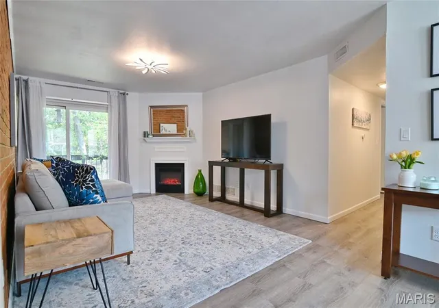 Photo 3 of Sale Pending at 1963 Greenpoint Dr #203, St Louis, MO 63122 | MLS# MIS26055630 | Listing updated on 2026-09-03
