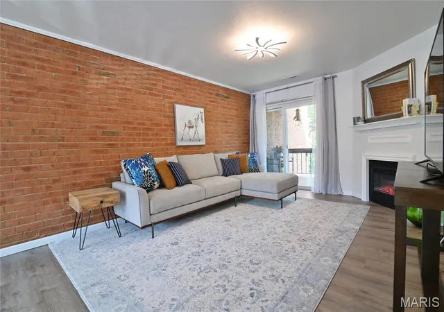 Photo 3 of Sale Pending at 1963 Greenpoint Dr #203, St Louis, MO 63122 | MLS# MIS26055630 | Listing updated on 2026-09-03