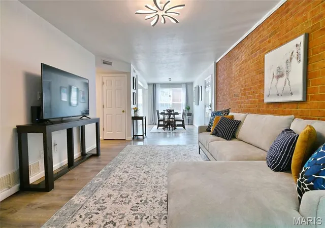 Photo 4 of Sale Pending at 1963 Greenpoint Dr #203, St Louis, MO 63122 | MLS# MIS26055630 | Listing updated on 2026-09-03
