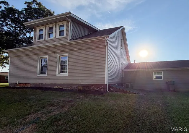 Photo 3 of Single family home for sale at 9 S Hickory St, Smithton, IL 62285 | MLS# MIS26055636 | Listing updated on 2026-09-21