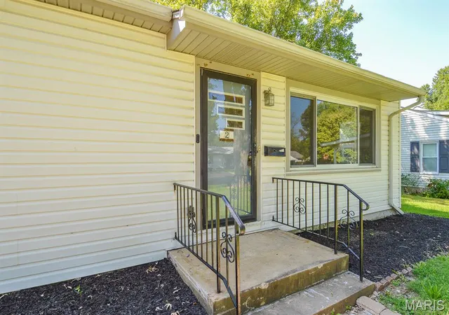 Photo 2 of Single family home for sale at 2 Manas Dr, Belleville, IL 62226 | MLS# MIS26055643 | Listing updated on 2026-08-28