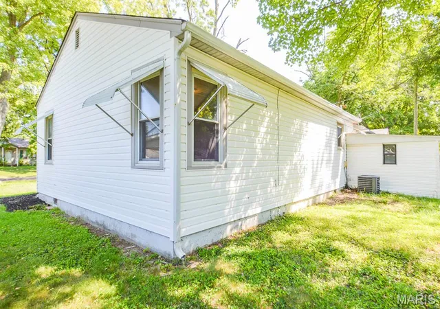 Photo 4 of Single family home for sale at 2 Manas Dr, Belleville, IL 62226 | MLS# MIS26055643 | Listing updated on 2026-08-28