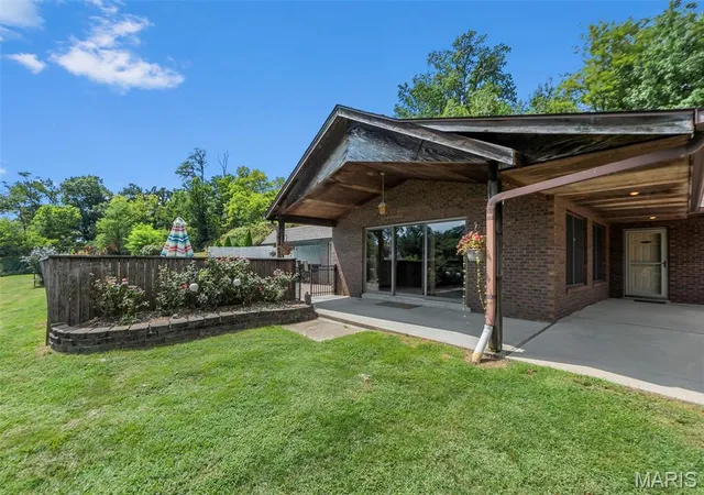 Photo 2 of Single family home for sale at 7 Greenbriar Ln, Chester, IL 62233 | MLS# MIS26055646 | Listing updated on 2026-09-04