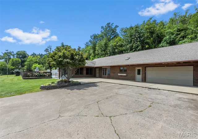 Photo 4 of Single family home for sale at 7 Greenbriar Ln, Chester, IL 62233 | MLS# MIS26055646 | Listing updated on 2026-09-04