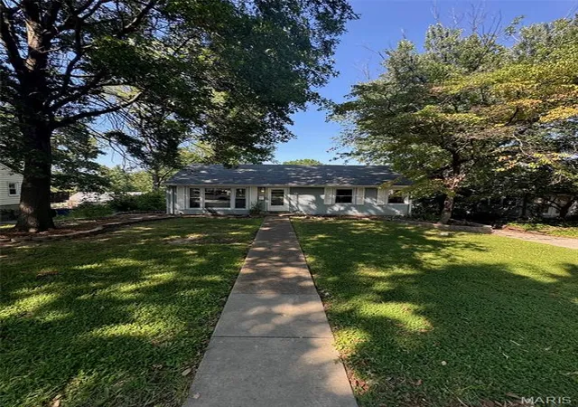 Photo 2 of Sale Pending at 7009 Greenholly Dr, Saint Louis, MO 63123 | MLS# MIS26055649 | Listing updated on 2026-09-20