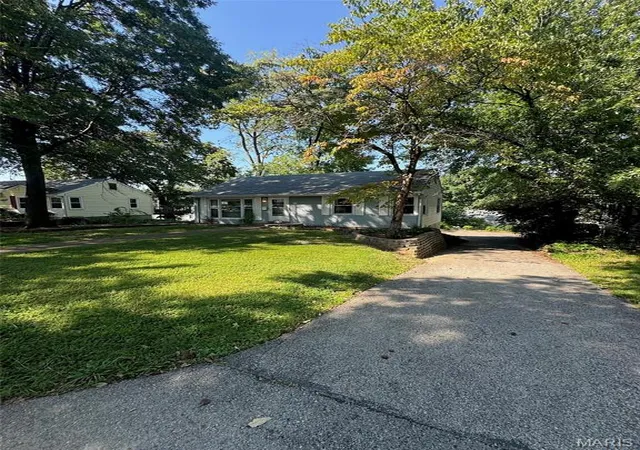 Photo 3 of Sale Pending at 7009 Greenholly Dr, Saint Louis, MO 63123 | MLS# MIS26055649 | Listing updated on 2026-09-20