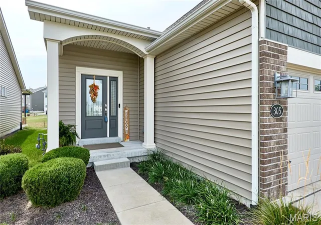Photo 2 of Single family home for sale at 305 Copperfield Ct, Saint Charles, MO 63301 | MLS# MIS26055662 | Listing updated on 2026-10-06