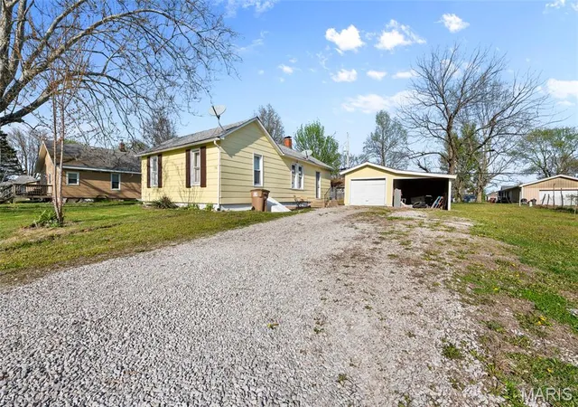 Photo 2 of Single family home for sale at 116 Marcia, Wilsonville, IL 62093 | MLS# MIS26055668 | Listing updated on 2026-08-31