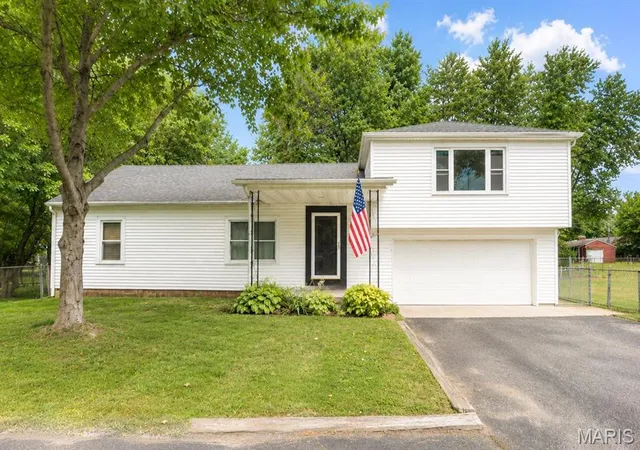 Photo 1 of Single family home for sale at 15 Belle Dr, Fairview Heights, IL 62208 | MLS# MIS26055679 | Listing updated on 2026-09-13