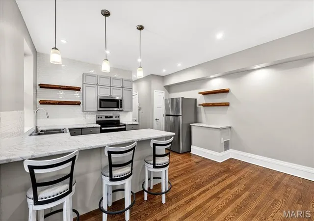 Listing Photo 5 - Condo for sale in building located at 4120 Wyoming St, Saint Louis, MO 63116