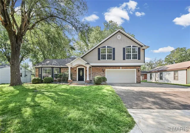 Photo 2 of Sale Pending at 210 Stites Ave, Fairview Heights, IL 62208 | MLS# MIS26055681 | Listing updated on 2026-09-06