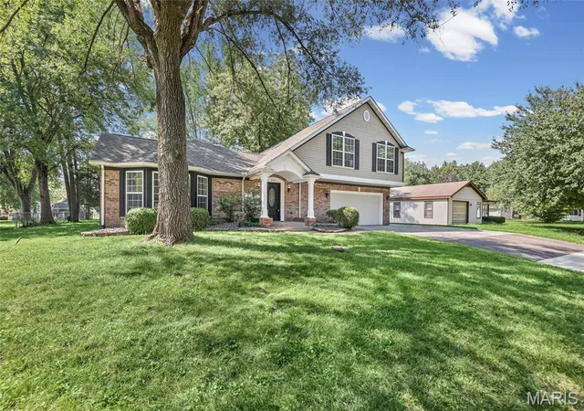 Photo 3 of Sale Pending at 210 Stites Ave, Fairview Heights, IL 62208 | MLS# MIS26055681 | Listing updated on 2026-09-06