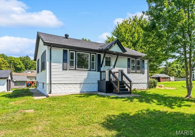 Photo 2 of Single family home for sale at 712 Hill Rd, Caseyville, IL 62232 | MLS# MIS26055686 | Listing updated on 2026-09-05