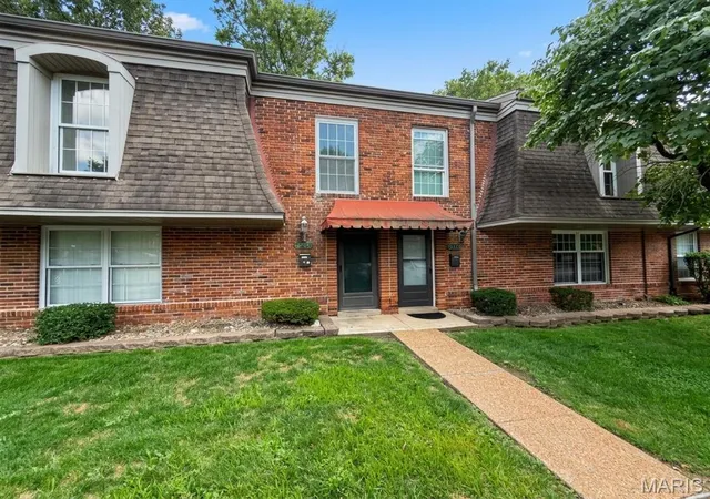 Photo 1 of Townhouse for sale at 4334 Chateau De Ville Dr, Saint Louis, MO 63129 | MLS# MIS26055687 | Listing updated on 2026-10-05