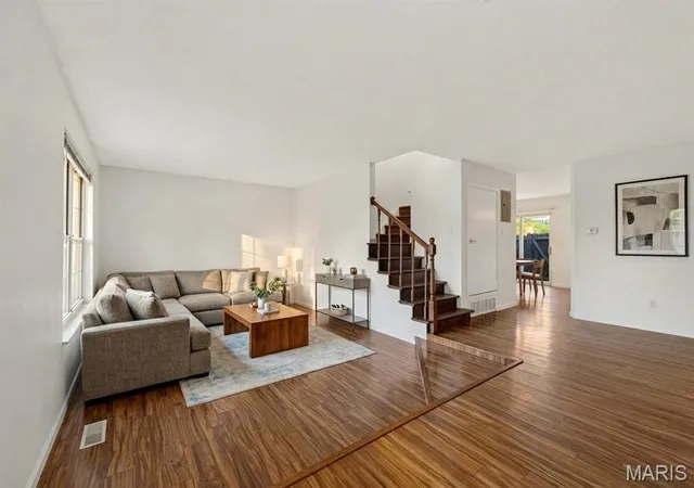 Photo 2 of Townhouse for sale at 4334 Chateau De Ville Dr, Saint Louis, MO 63129 | MLS# MIS26055687 | Listing updated on 2026-10-05