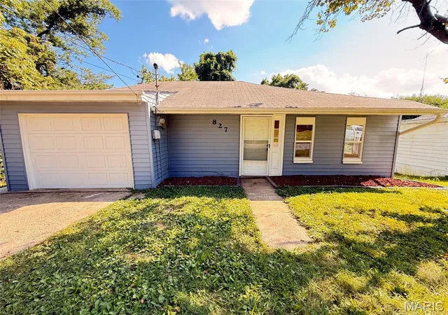 Photo 1 of Single family home for sale at 827 Chouteau Ave, Alton, IL 62002 | MLS# MIS26055688 | Listing updated on 2026-09-13
