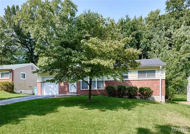 Photo 1 of Single family home for sale at 145 Clearview Dr, Florissant, MO 63033 | MLS# MIS26055698 | Listing updated on 2026-09-21