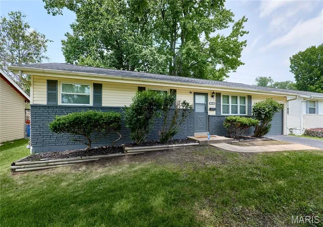 Photo 2 of Single family home for sale at 2745 Benne Dr, Florissant, MO 63031 | MLS# MIS26055699 | Listing updated on 2026-09-29